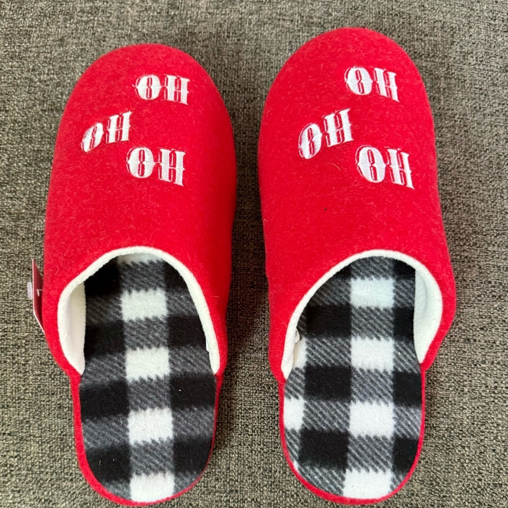 NWT MENS CHRISTMAS SLIPPERS